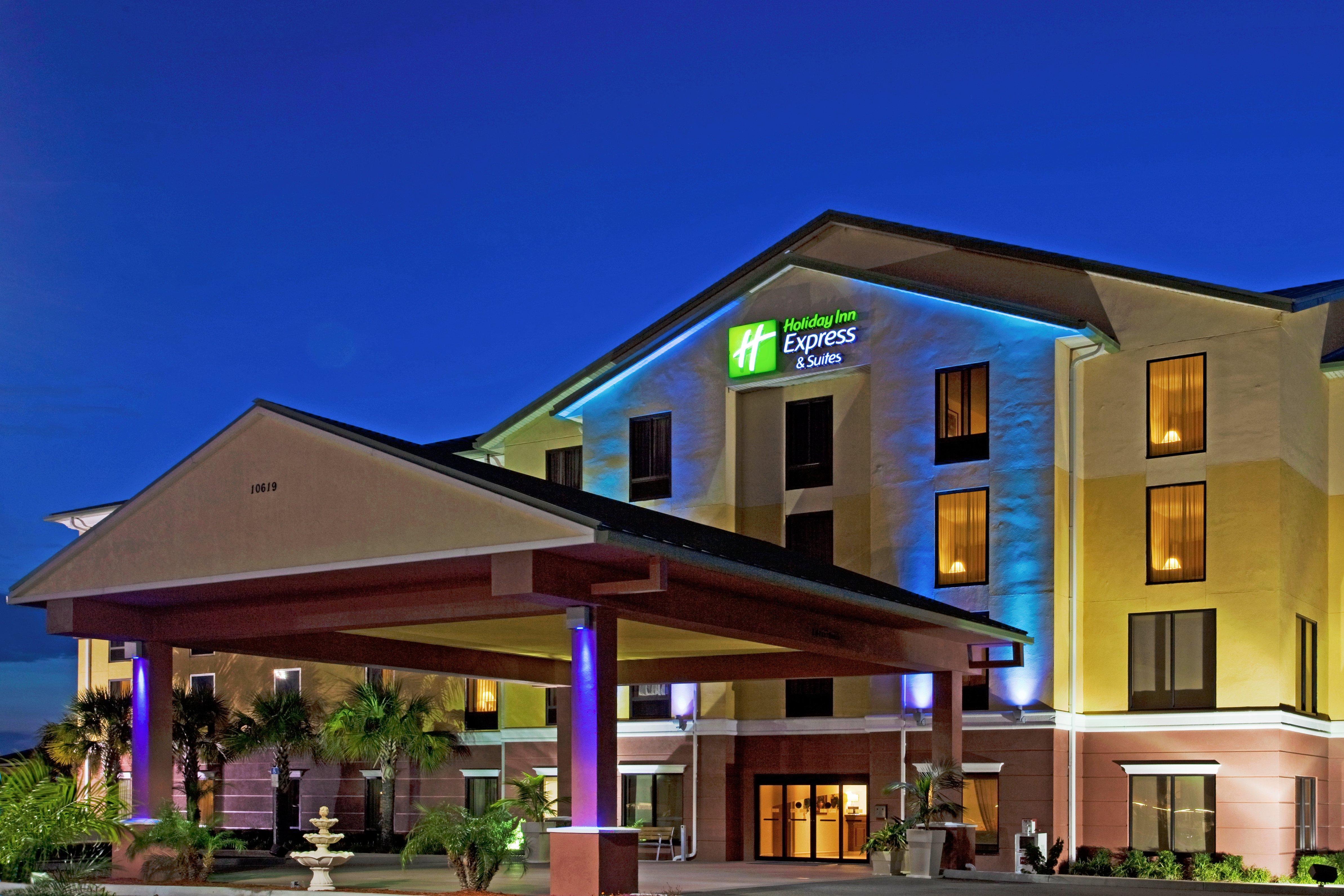 Holiday Inn Express Hotel & Suites Port Richey By Ihg Екстериор снимка